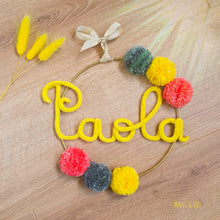Charger l'image dans la galerie, Couronne prénom 6 pompons personnalisée