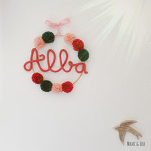 Charger l'image dans la galerie, Couronne prénom 9 pompons personnalisée