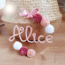 Charger l'image dans la galerie, Couronne prénom 6 pompons personnalisée