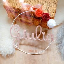 Charger l'image dans la galerie, Couronne prénom 3 pompons personnalisée
