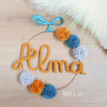 Charger l'image dans la galerie, Couronne prénom 6 pompons personnalisée