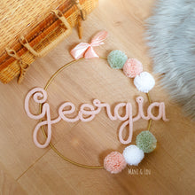 Charger l'image dans la galerie, Couronne prénom 6 pompons personnalisée