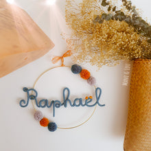 Charger l'image dans la galerie, Couronne prénom 6 pompons personnalisée