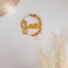 Charger l'image dans la galerie, Couronne bohème prénom fleurs séchées stabilisées