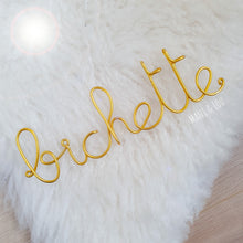 Charger l'image dans la galerie, Mot "bichette" en fil doré