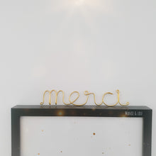 Cargar imagen en el visor de la galería, Palabra "gracias" en hilo dorado, idea de regalo para maestro de escuela
