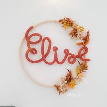 Charger l'image dans la galerie, Couronne fleurs séchées prénom, cadeau de naissance personnalisé, décoration bohème chambre bébé