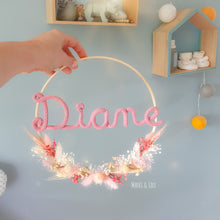 Charger l'image dans la galerie, Couronne fleurs séchées prénom, cadeau de naissance personnalisé, décoration bohème chambre bébé