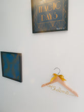 Charger l'image dans la galerie, Cintre personnalisé enfant bébé cadeau baptême