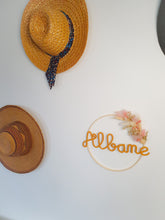 Charger l'image dans la galerie, Couronne de Fleurs Séchées Bohème Personnalisée avec Prénom – Décoration Originale et Vintage pour Chambre Bébé