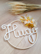 Charger l'image dans la galerie, Couronne de Fleurs Séchées Bohème Personnalisée avec Prénom – Décoration Originale et Vintage pour Chambre Bébé