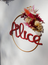 Charger l'image dans la galerie, Couronne de Fleurs Séchées Bohème Personnalisée avec Prénom – Décoration Originale et Vintage pour Chambre Bébé