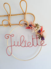 Charger l'image dans la galerie, Couronne de Fleurs Séchées Bohème Personnalisée avec Prénom – Décoration Originale et Vintage pour Chambre Bébé