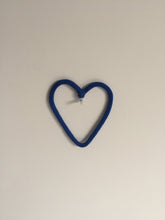 Charger l'image dans la galerie, Cœur en tricotin