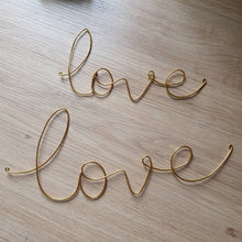 Charger l'image dans la galerie, Mot "Love" en fil doré