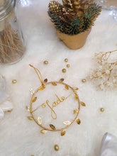 Load image into Gallery viewer, Christmas ball decoration in the shape of a mini crown golden leaves to hang customizable with first name end of year table fir fireplace
