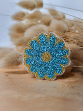 Charger l&#39;image dans la galerie, Broche Marguerite à Paillettes Fait-Main - Accessoire Tendance pour Mariage, EVJF, Témoin, Demoiselle d&#39;Honneur et Plus - 24 Couleurs Disponibles
