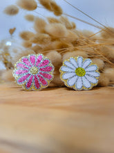 Charger l&#39;image dans la galerie, Magnifique Broche Fleur à Paillettes - Accessoire Tendance pour Mariage, EVJF, Témoin, Demoiselle d&#39;Honneur et Plus - 24 Couleurs Disponibles
