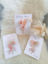 Charger l&#39;image dans la galerie, Carte de fleurs séchées naturelles fait main fête des mères, Bouquet de fleurs à offrir, carte, cadeau maman personnalisé à offrir
