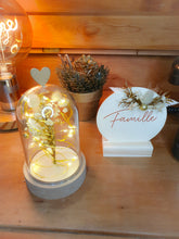 Cargar imagen en el visor de la galería, Decoración de bolas navideñas de madera para colocar, personalizable con nombre y flores secas para decorar mesa de fin de año, abeto, chimenea

