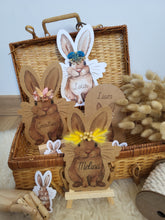 Load image into Gallery viewer, Carte lapin fleurs séchées cadeau Pâques personnalisé prénom fait-main enfant illustration naissance papeterie décoration chambre bébé
