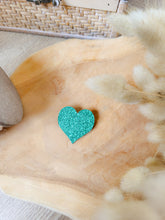 Cargar imagen en el visor de la galería, Broche de corazón de lentejuelas hecho a mano regalo testigo madrina mujer mamá abuela San Valentín amante cumpleaños EVJF baby shower nacimiento
