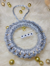 Charger l&#39;image dans la galerie, Ornement de sapin de Noël en macramé personnalisé prénom en perles lettres
