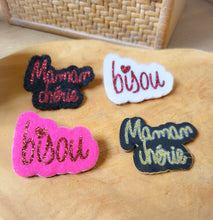 Charger l&#39;image dans la galerie, Broche message paillettes personnalisable fait main cadeau témoin marraine femme fête des mères anniversaire EVJF
