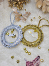 Charger l&#39;image dans la galerie, Ornement de sapin de Noël en macramé personnalisé prénom en perles lettres
