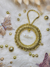 Charger l&#39;image dans la galerie, Ornement de sapin de Noël en macramé personnalisé prénom en perles lettres
