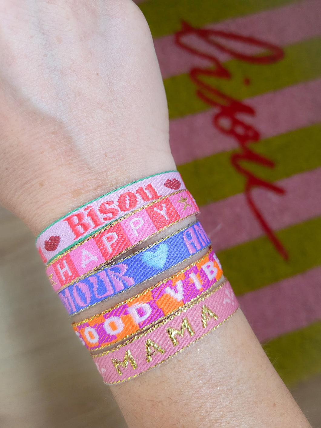 Bracelet message fluo réglable en tissu – Good Vibes, Amour, Mama – Style bohème été, idée cadeau femme ou ado