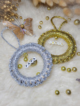 Charger l&#39;image dans la galerie, Ornement de sapin de Noël en macramé personnalisé prénom en perles lettres
