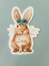 Cargar imagen en el visor de la galería, Carte lapin fleurs séchées cadeau Pâques personnalisé prénom fait-main enfant illustration naissance papeterie décoration chambre bébé
