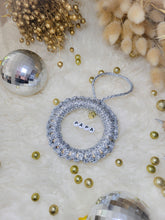 Charger l&#39;image dans la galerie, Ornement de sapin de Noël en macramé personnalisé prénom en perles lettres
