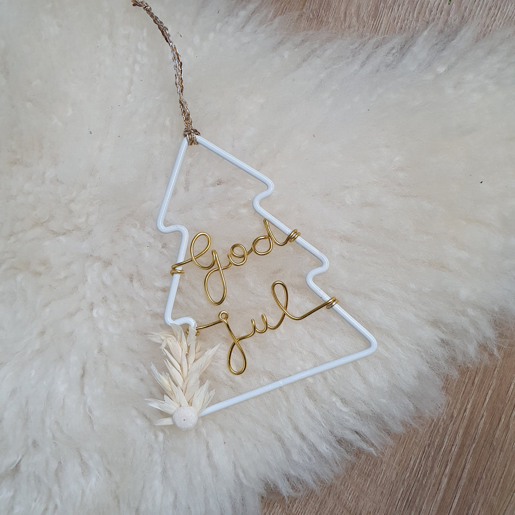 Personalized Christmas tree decoration with dried flowers