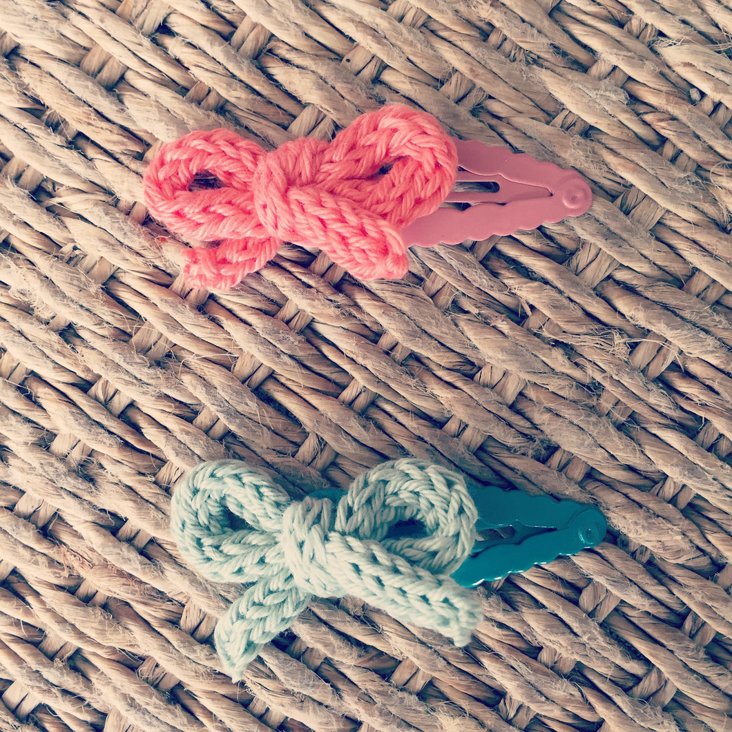 Knitted hair bow barrette